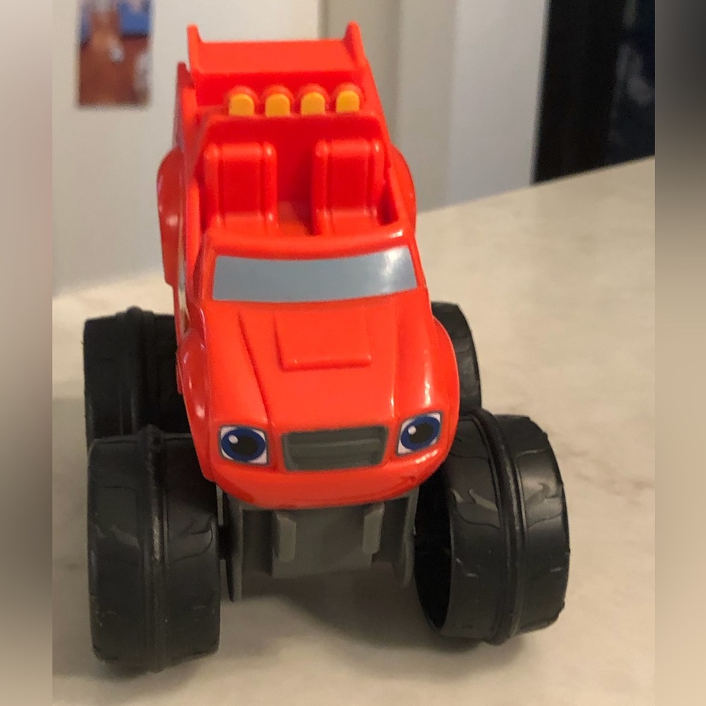 Blaze & the Monster Machines racer